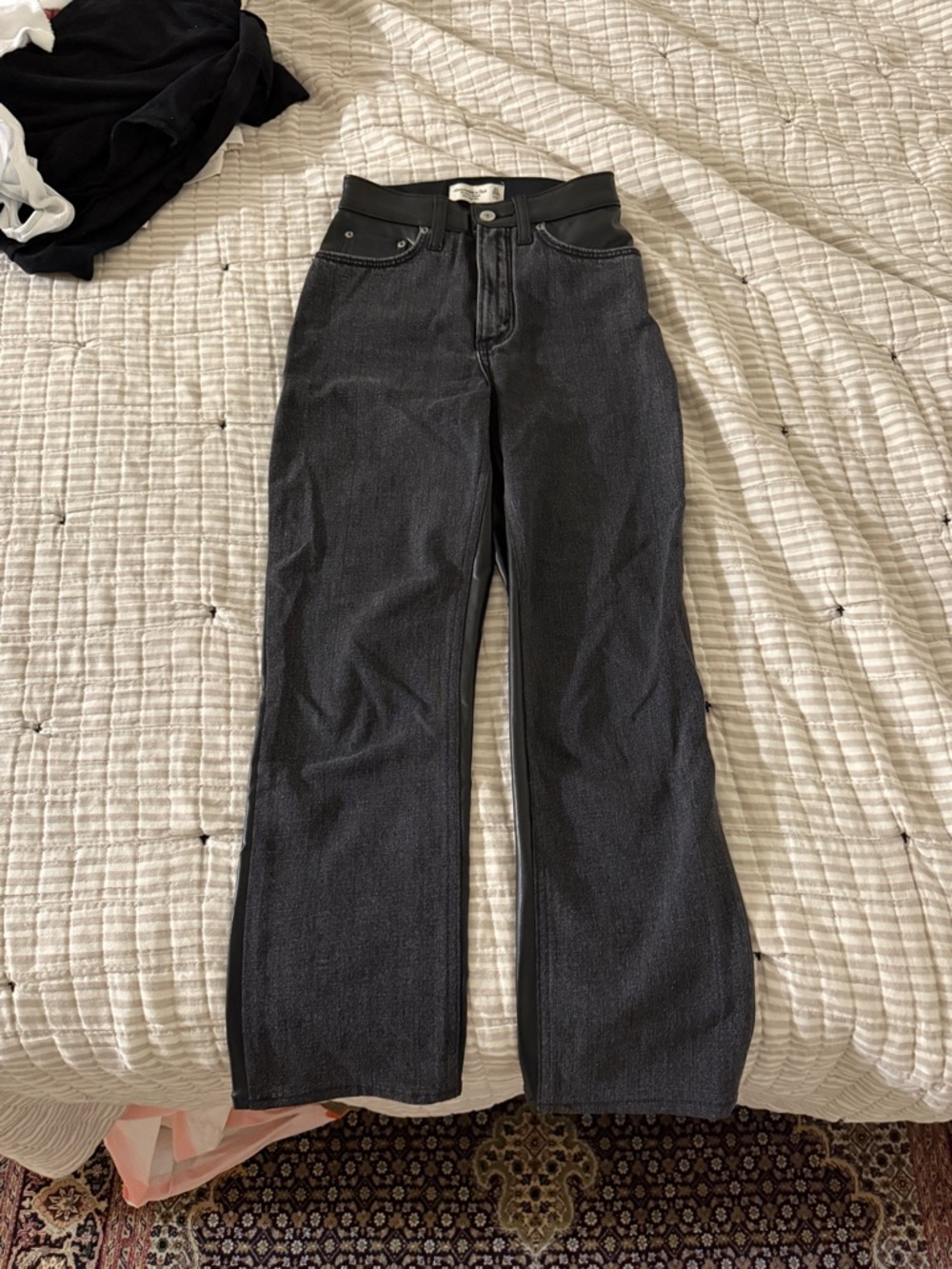 Abercrombie & Fitch black cropped jeans with faux leather back - Picture 2 of 4